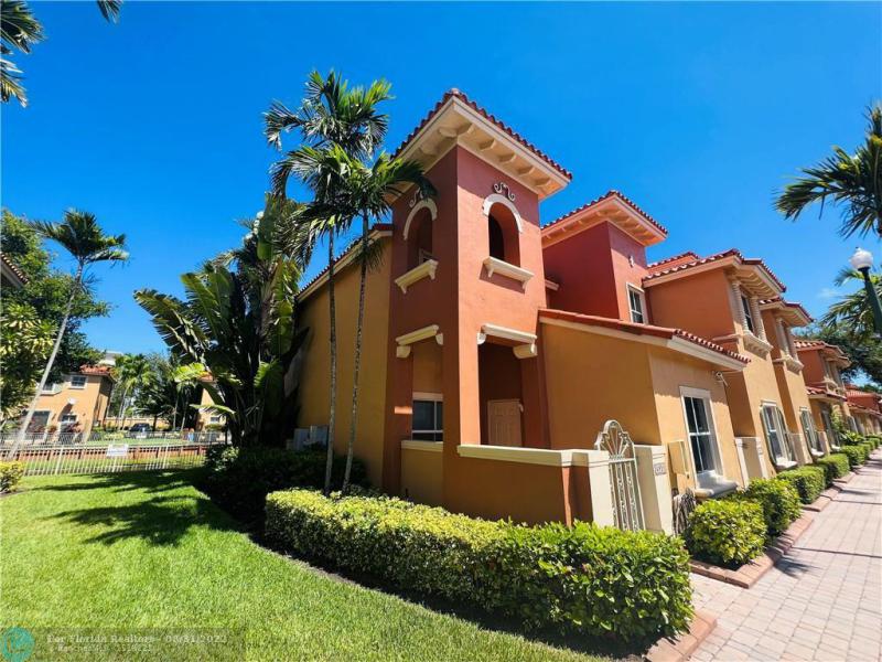  Condo & Townhome Photos