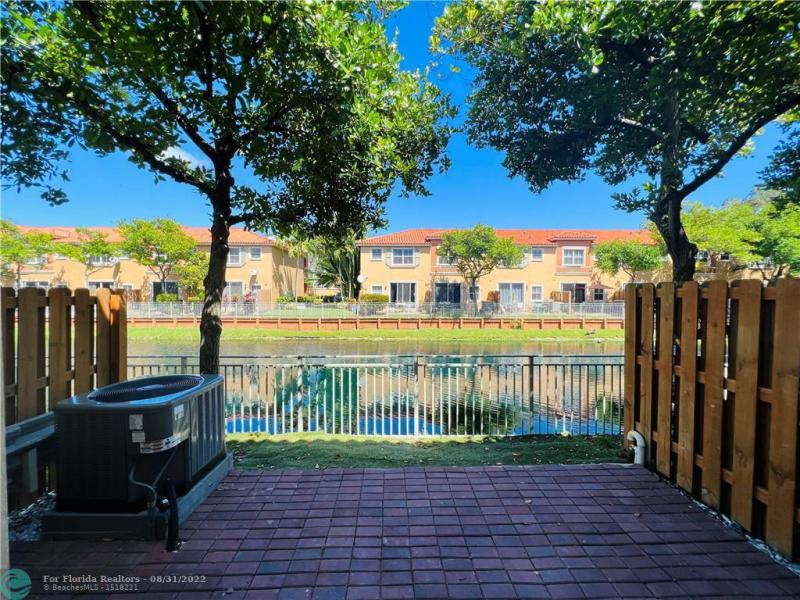  Condo & Townhome Photos
