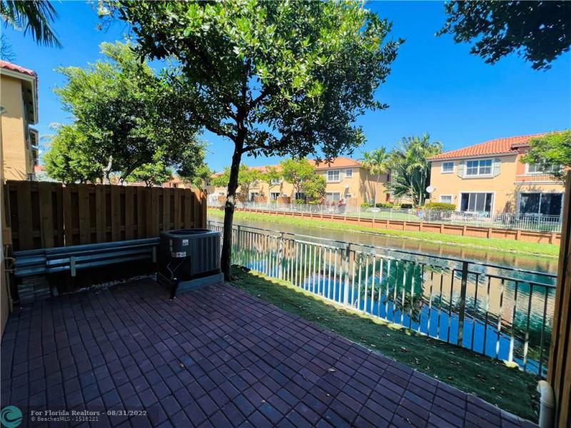  Condo & Townhome Photos