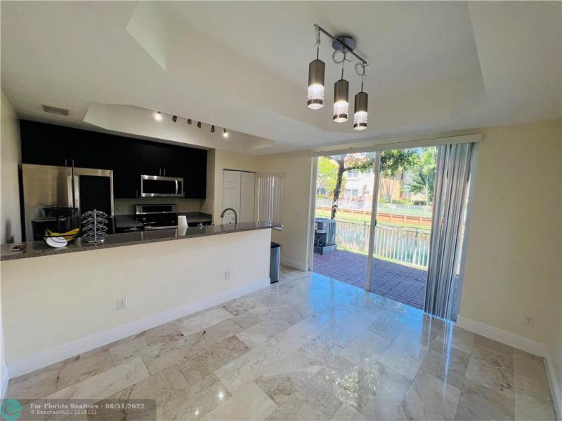  Condo & Townhome Photos