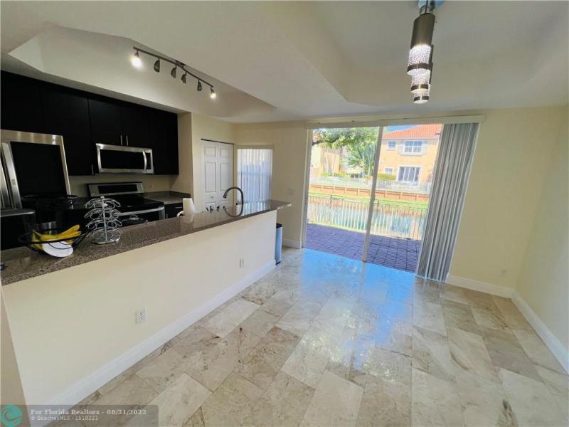  Condo & Townhome Photos