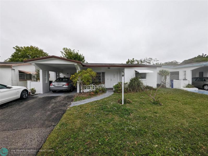  Single Family Homes Photo 4: 5119 NW 43rd Ct  Lauderdale Lakes,  FL 33319