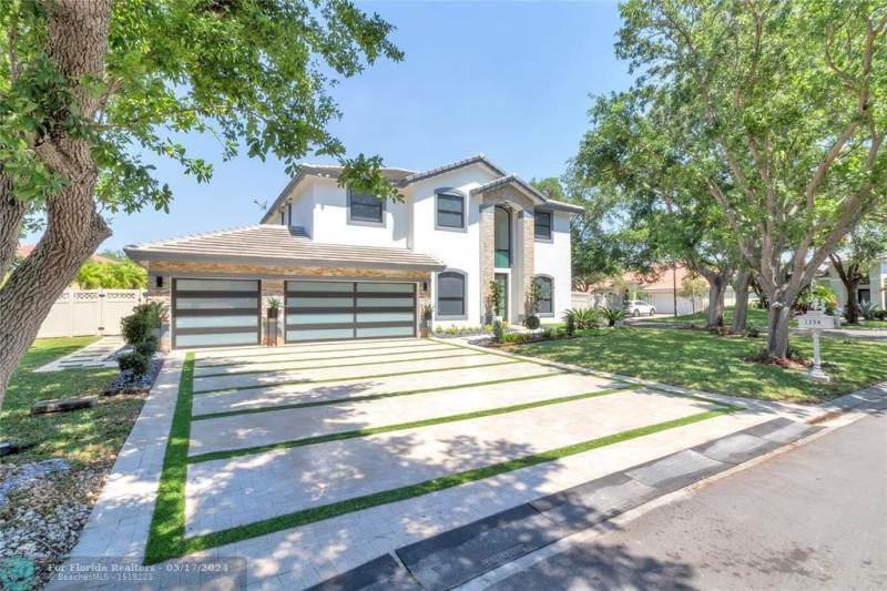  Single Family Homes Photo 10: 1254 NW 102nd Way  Coral Springs,  FL 33071