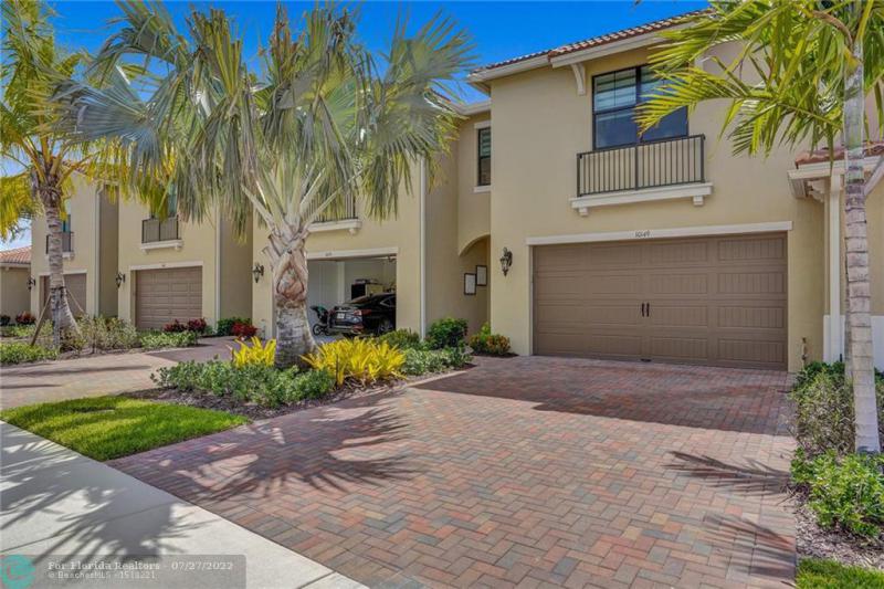  Condo & Townhome Photos