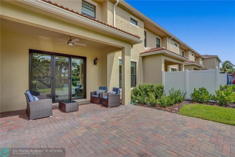  Condo & Townhome Photos