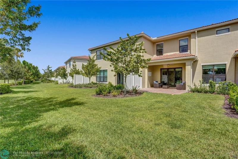  Condo & Townhome Photos