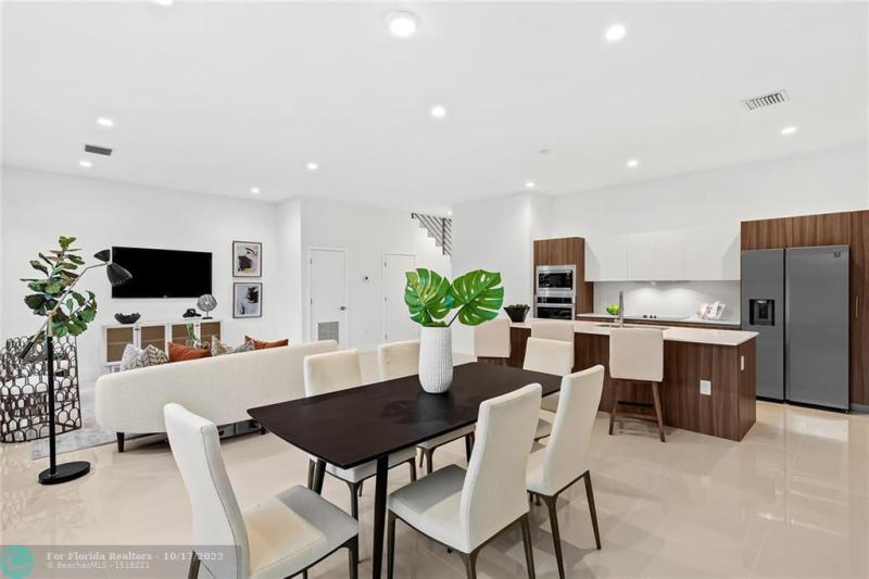  Condo & Townhome Photos