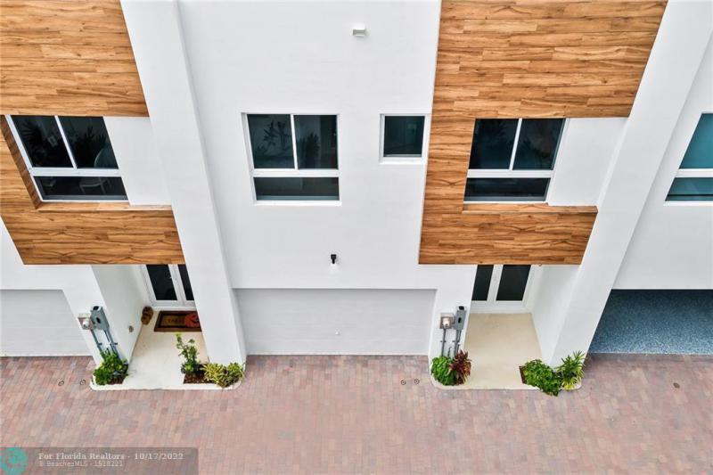  Condo & Townhome Photos