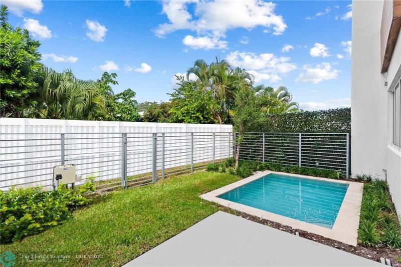  Condo & Townhome Photos