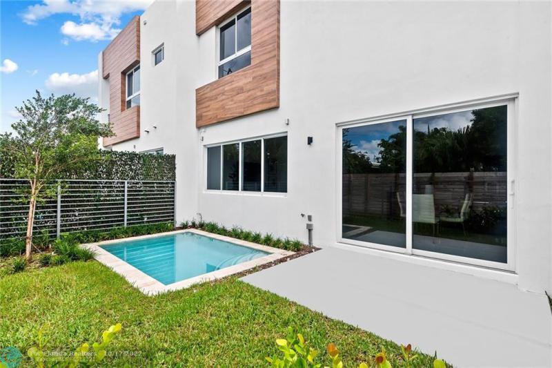  Condo & Townhome Photos