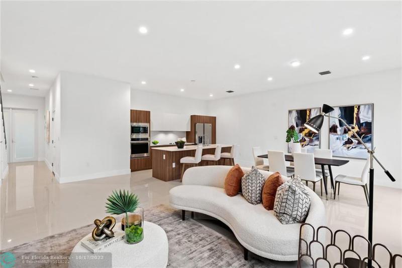  Condo & Townhome Photos