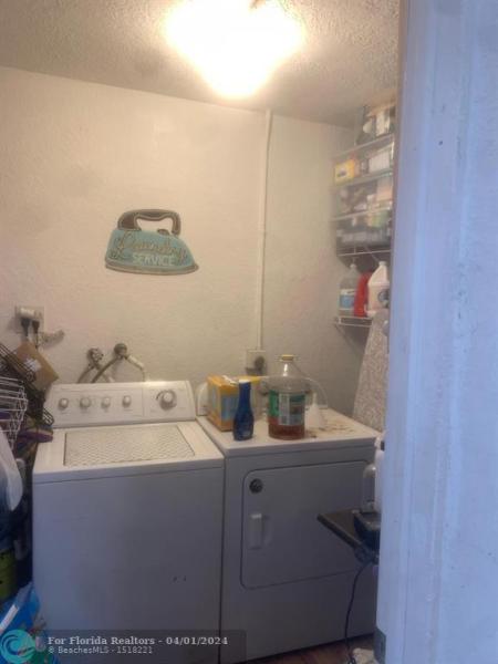  Single Family Homes Photo 7: 6892 SW 15th St  North Lauderdale,  FL 33068