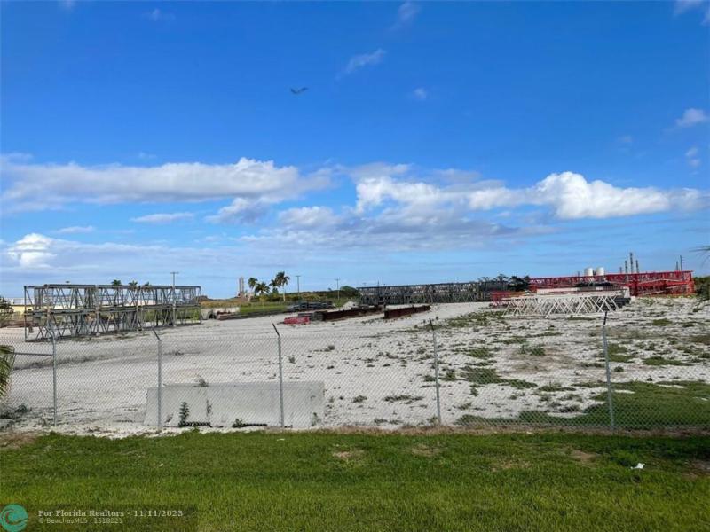  Commercial & Industrial Land Images 