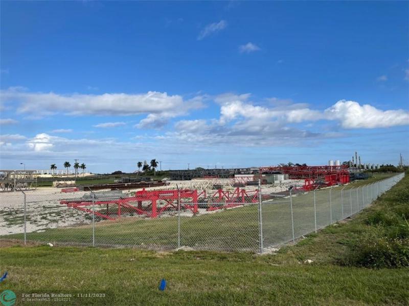  Commercial & Industrial Land Images 