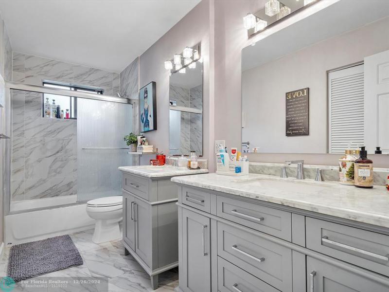  Single Family Homes Photo 14: 735 SW 158th Ter  Sunrise,  FL 33326