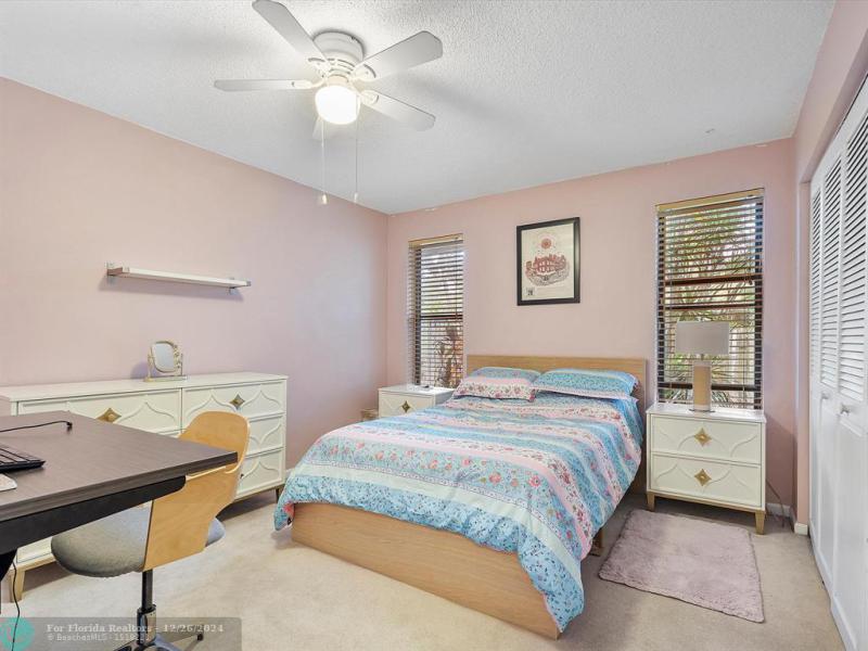  Single Family Homes Photo 15: 735 SW 158th Ter  Sunrise,  FL 33326