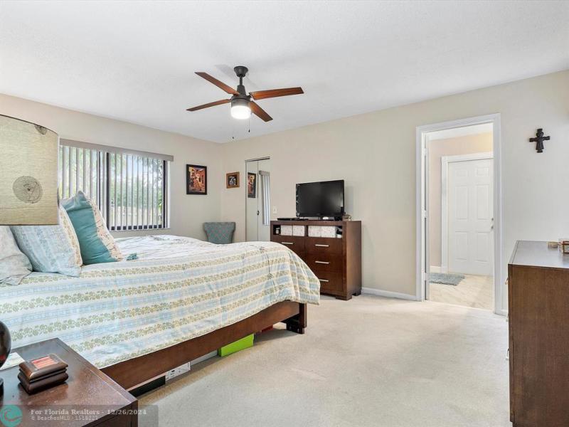  Single Family Homes Photo 16: 735 SW 158th Ter  Sunrise,  FL 33326