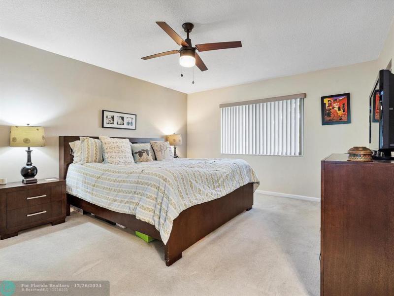  Single Family Homes Photo 17: 735 SW 158th Ter  Sunrise,  FL 33326