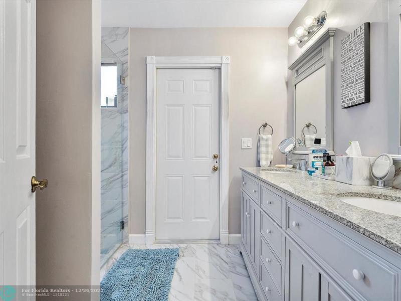  Single Family Homes Photo 19: 735 SW 158th Ter  Sunrise,  FL 33326