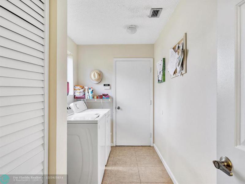  Single Family Homes Photo 20: 735 SW 158th Ter  Sunrise,  FL 33326