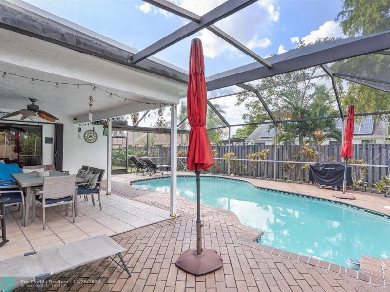  Single Family Homes Photo 22: 735 SW 158th Ter  Sunrise,  FL 33326