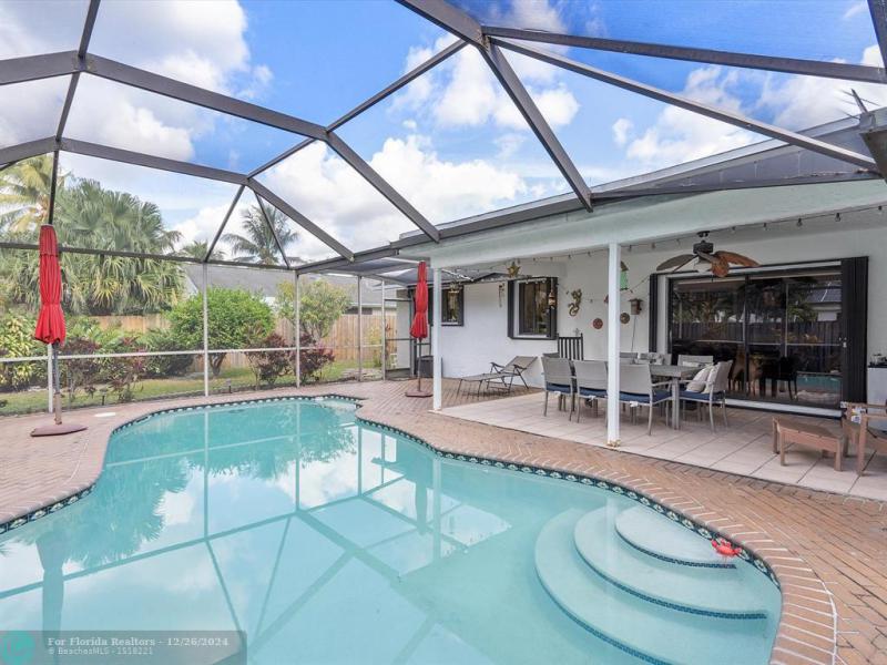  Single Family Homes Photo 24: 735 SW 158th Ter  Sunrise,  FL 33326