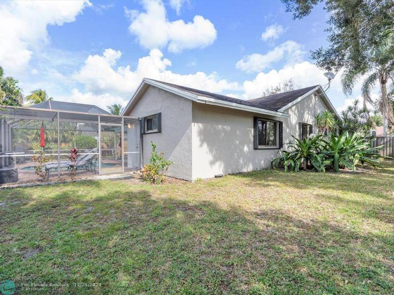  Single Family Homes Photo 27: 735 SW 158th Ter  Sunrise,  FL 33326