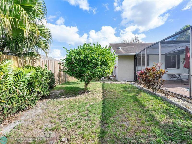  Single Family Homes Photo 29: 735 SW 158th Ter  Sunrise,  FL 33326