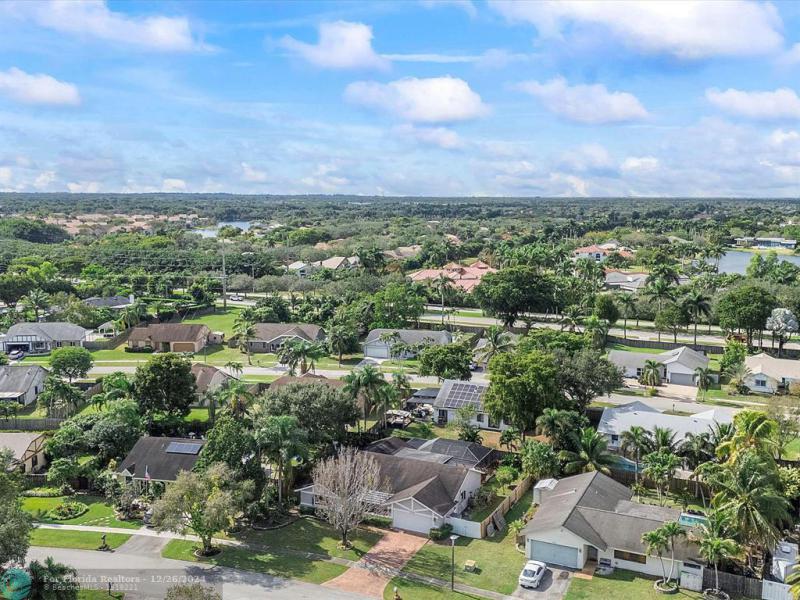  Single Family Homes Photo 31: 735 SW 158th Ter  Sunrise,  FL 33326