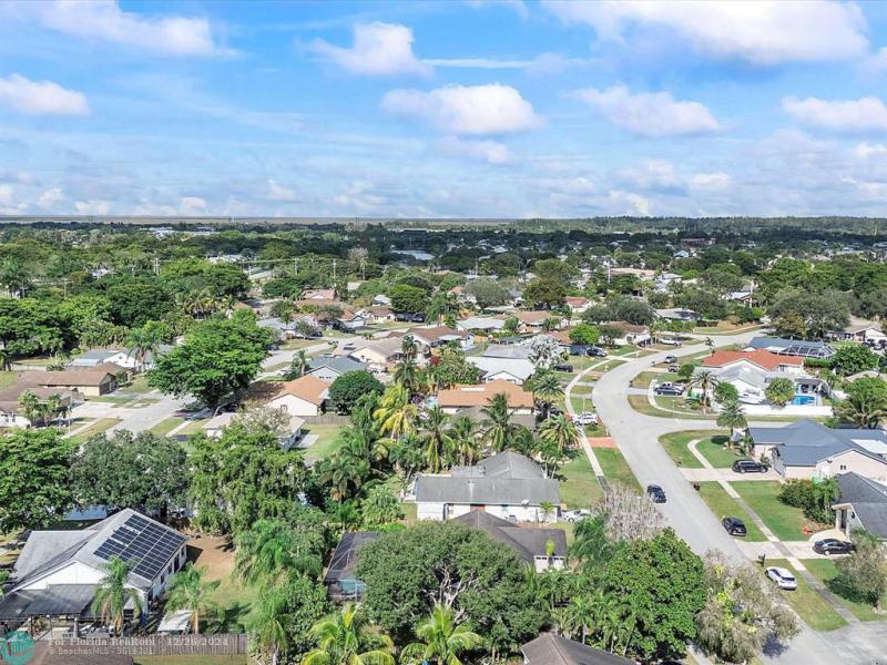  Single Family Homes Photo 32: 735 SW 158th Ter  Sunrise,  FL 33326