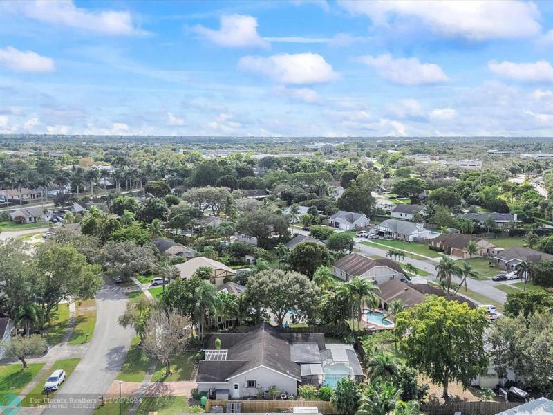  Single Family Homes Photo 33: 735 SW 158th Ter  Sunrise,  FL 33326