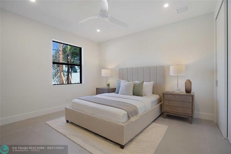  Single Family Homes Photo 15: 317 NE 21st St  Wilton Manors,  FL 33305