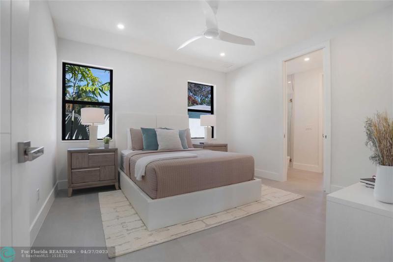  Single Family Homes Photo 17: 317 NE 21st St  Wilton Manors,  FL 33305