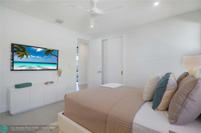  Single Family Homes Photo 18: 317 NE 21st St  Wilton Manors,  FL 33305