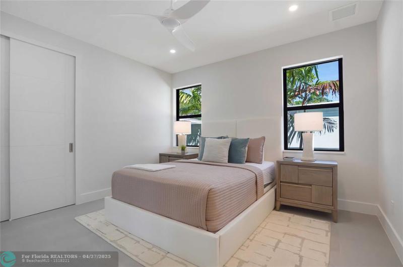  Single Family Homes Photo 19: 317 NE 21st St  Wilton Manors,  FL 33305