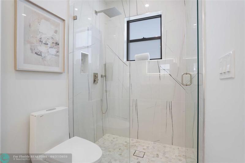  Single Family Homes Photo 20: 317 NE 21st St  Wilton Manors,  FL 33305