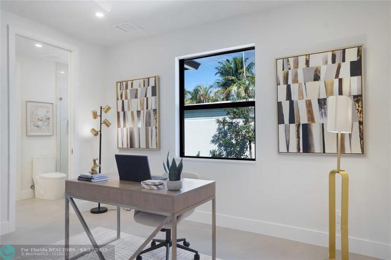  Single Family Homes Photo 25: 317 NE 21st St  Wilton Manors,  FL 33305