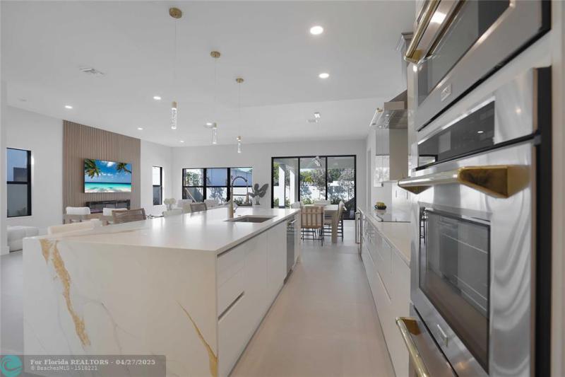  Single Family Homes Photo 27: 317 NE 21st St  Wilton Manors,  FL 33305