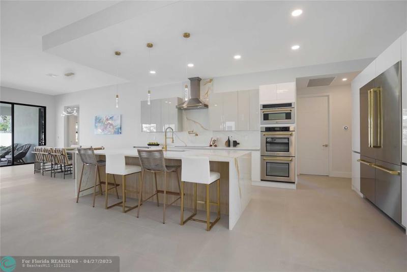  Single Family Homes Photo 28: 317 NE 21st St  Wilton Manors,  FL 33305