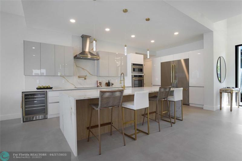  Single Family Homes Photo 30: 317 NE 21st St  Wilton Manors,  FL 33305