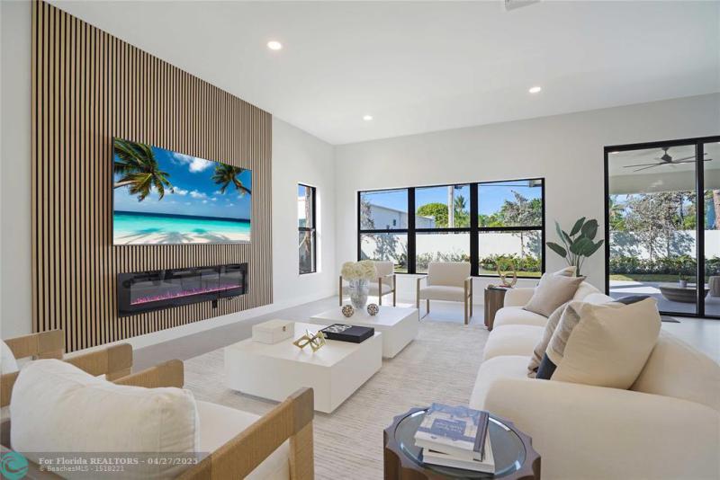  Single Family Homes Photo 4: 317 NE 21st St  Wilton Manors,  FL 33305