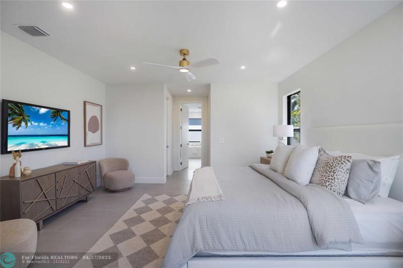  Single Family Homes Photo 5: 317 NE 21st St  Wilton Manors,  FL 33305