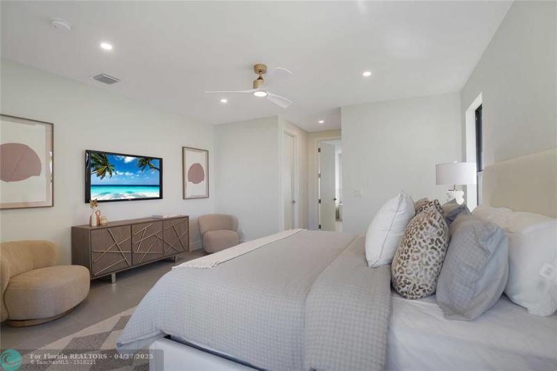  Single Family Homes Photo 6: 317 NE 21st St  Wilton Manors,  FL 33305