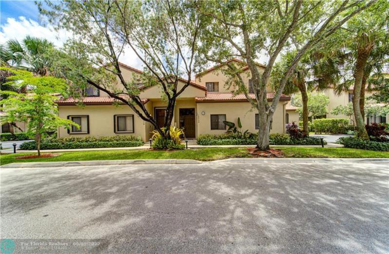  Condo & Townhome Photos
