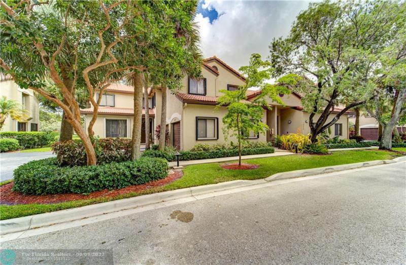  Condo & Townhome Photos