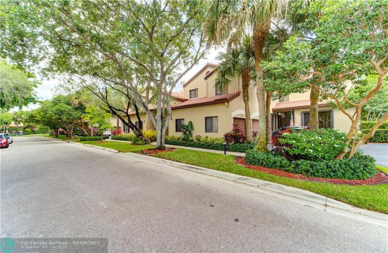  Condo & Townhome Photos