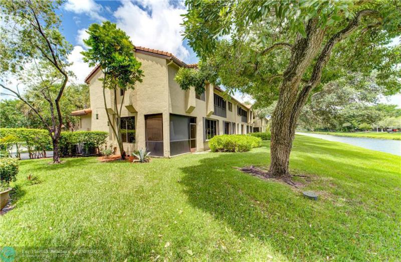 Condo & Townhome Photos