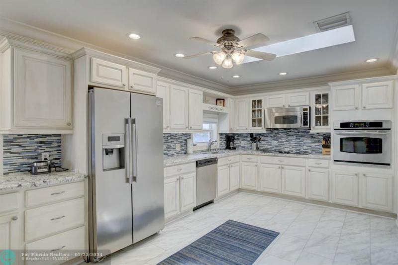  Single Family Homes Photo 10: 1920 Waters Edge  Lauderdale By The Sea,  FL 33062