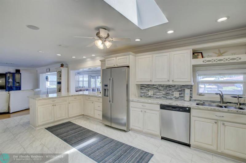  Single Family Homes Photo 11: 1920 Waters Edge  Lauderdale By The Sea,  FL 33062