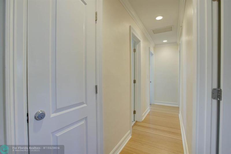  Single Family Homes Photo 17: 1920 Waters Edge  Lauderdale By The Sea,  FL 33062